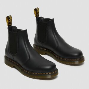 Dr. Martens 2976 Nappa Leather Chelsea Boots Size 9
